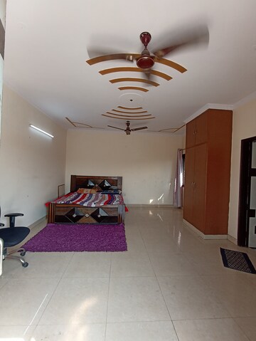 Master Bedroom in 1.5 BHK Apartment at Paschim Vihar – for Rent