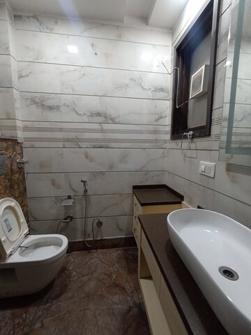 Bathroom in 1.5 BHK Apartment at Paschim Vihar – for Rent