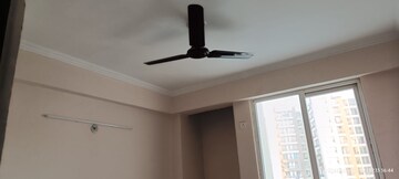 Furnished Amenities in 3 BHK Apartment at Amrapali Golf Homes, Sector 4, Greater Noida – for Rent