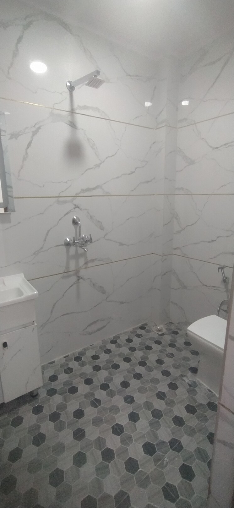 Bathroom, khirki extension 1 Bedroom 450 Sq.Ft. Builder Floor In Khirki Extension Delhi 8387458