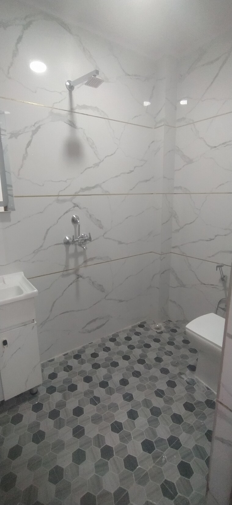 Bathroom, khirki extension 1 Bedroom 450 Sq.Ft. Builder Floor In Khirki Extension Delhi 8387458