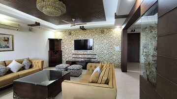Team Area in 4 BHK Apartment at DLF The Summit, Dlf Phase V – for Rent