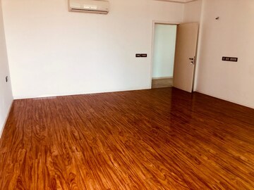 Room in 4 BHK Apartment at DLF The Crest, Sector 54 – for Rent