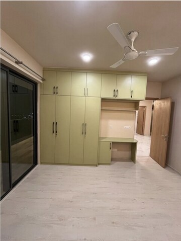 Room in 3 BHK Builder Floor at Sector 10a – for Sale