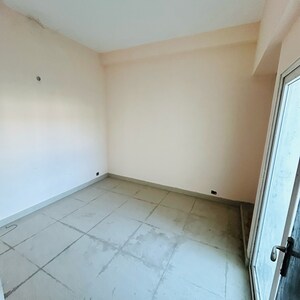 Room in 1 BHK Apartment at Amrapali Dream Valley, Amrapali Dream Valley – for Sale