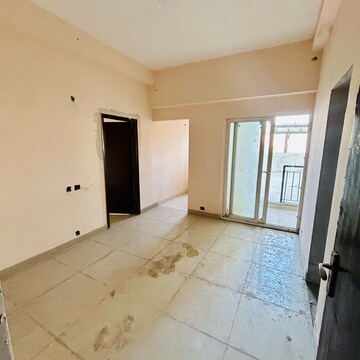 Room in 1 BHK Apartment at Amrapali Dream Valley, Amrapali Dream Valley – for Sale