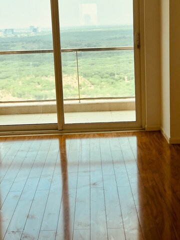 Room in 4 BHK Apartment at DLF The Crest, Sector 54 – for Rent