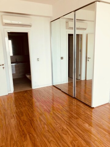 Room in 4 BHK Apartment at DLF The Crest, Sector 54 – for Rent