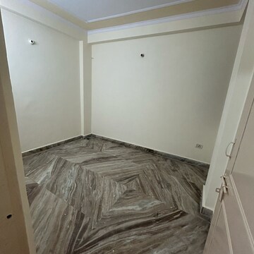 Room in 3 BHK Builder Floor at Jamia Nagar – for Rent