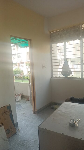 Room in 1.5 BHK Apartment at Vasundhara Enclave – for Rent