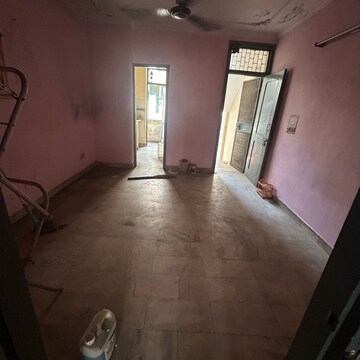 Room in 1.5 BHK Builder Floor at Kotla Mubarakpur – for Rent