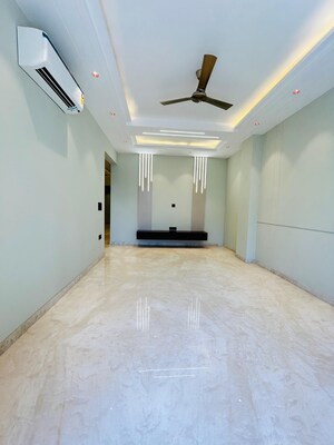 Room in 4 BHK Builder Floor at Ardee City, Sector 52 – for Sale