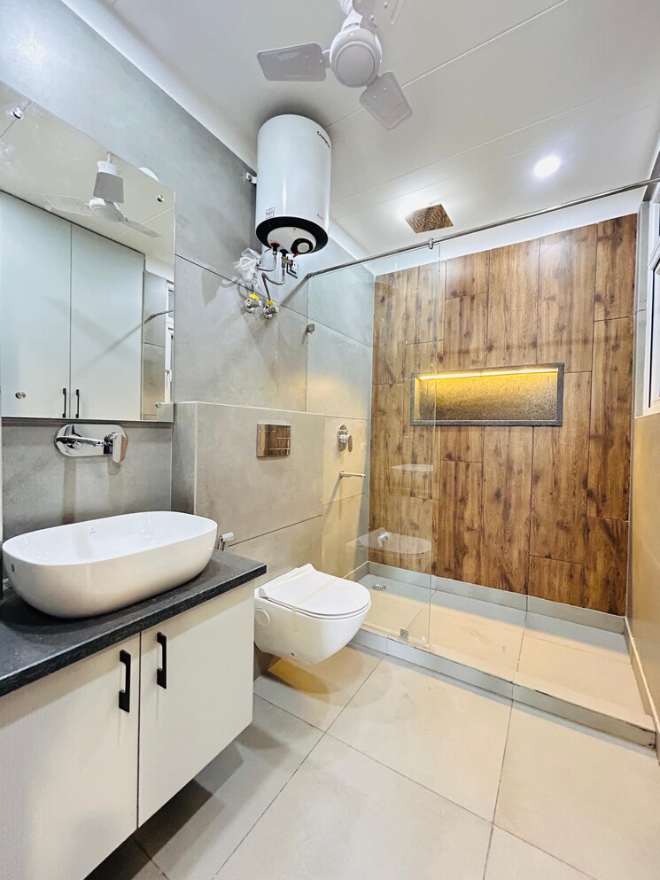 Bathroom, ardee-city 4 Bedroom 263 Sq.Yd. Builder Floor In Sector 52 Gurgaon 8387714