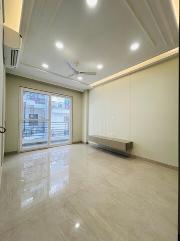 Room in 4 BHK Builder Floor at Ardee City, Sector 52 – for Sale