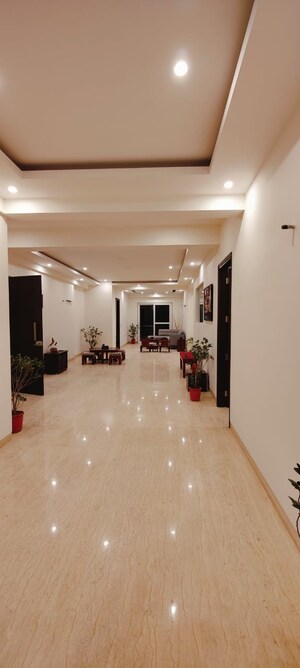 Building Lobby in 4 BHK Builder Floor at Kibithu Homes, Sector 47 – for Sale