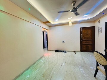 Room in 3 BHK Apartment at Seawoods – for Rent