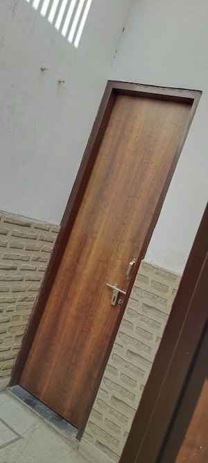 Furnished Amenities in 2 BHK Independent House at Krishna Nagar – for Sale