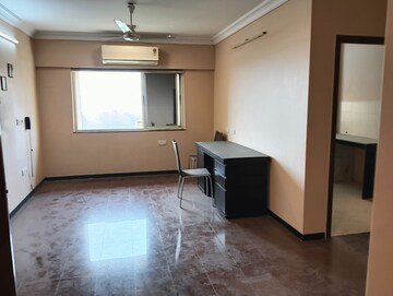 Room in 1 BHK Apartment at Mahalaxmi CHS Worli, Worli – for Rent