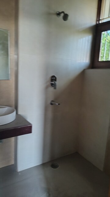 Furnished Amenities in 3 BHK Builder Floor at Akshat Floors, Sector 4 – for Rent