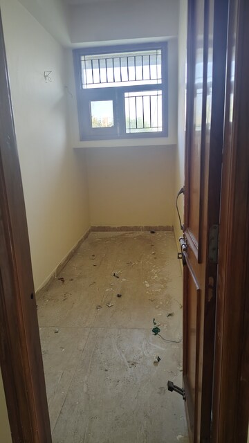 Furnished Amenities in 3 BHK Builder Floor at Akshat Floors, Sector 4 – for Rent