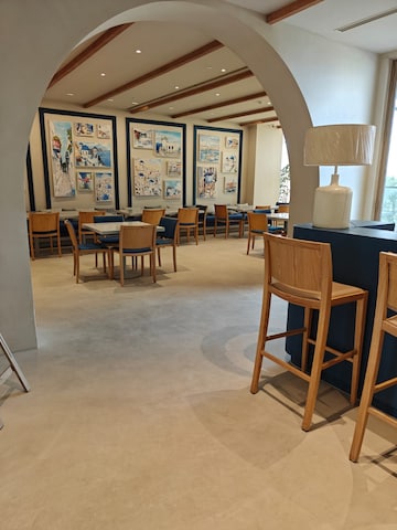 Living Room in 2.5 BHK Apartment at Godrej Woods, Sector 43 – for Sale