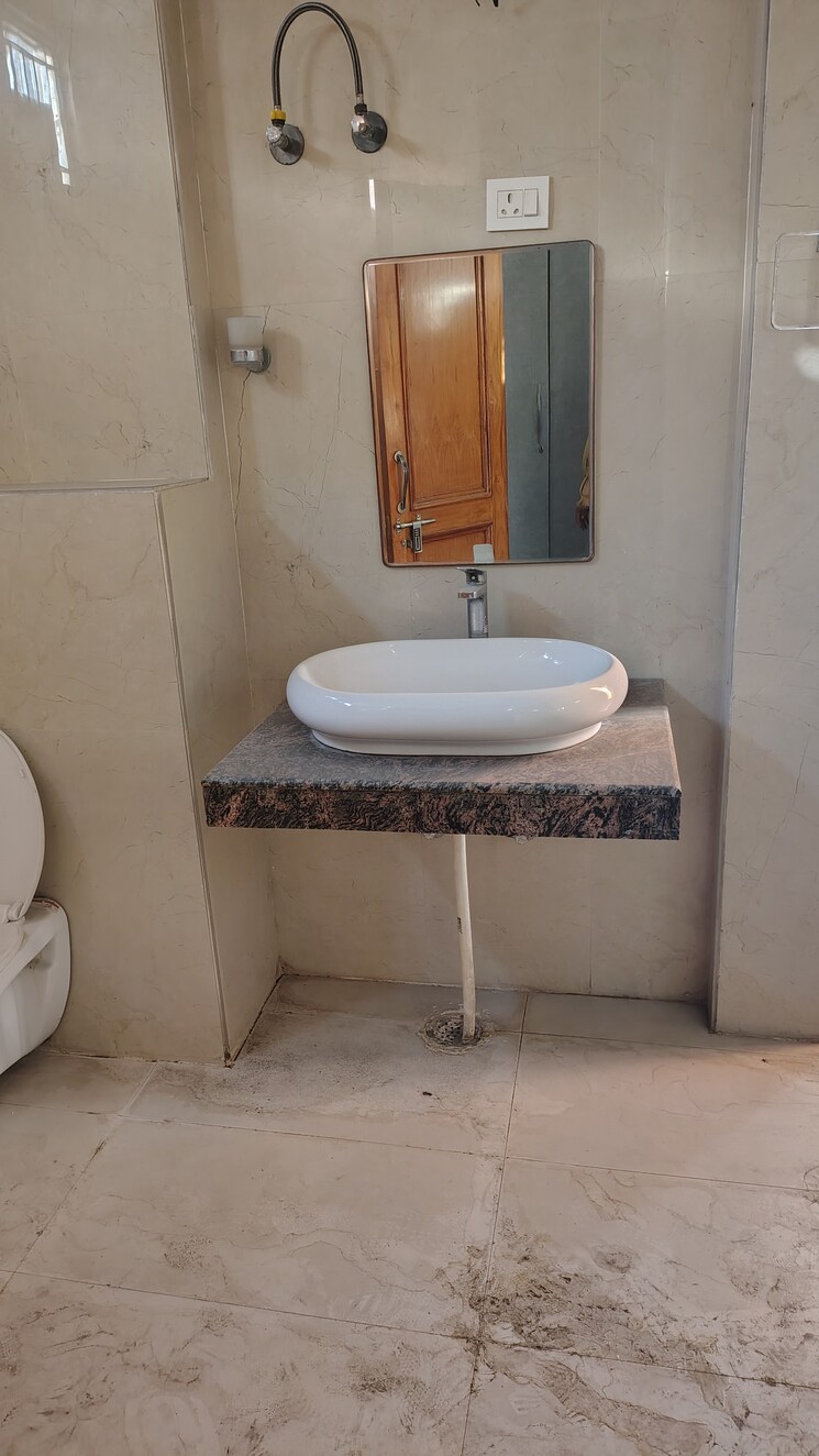 Bathroom, rwa-vasundhara-sector-4a 2 Bedroom 800 Sq.Ft. Builder Floor In Vasundhara Sector 4 Ghaziabad 8387888