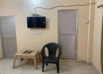 Master Bedroom in 1 BHK Villa at Aliganj – for Rent