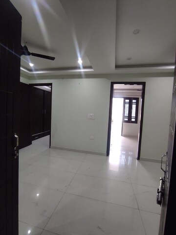 Room in 2 BHK Apartment at Malhan View Apartments, JakhaN-Rajpur Road – for Sale