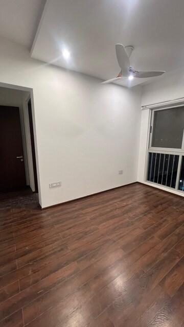 Room in 2 BHK Apartment at Amanora Ascent Towers, Hadapsar – for Rent