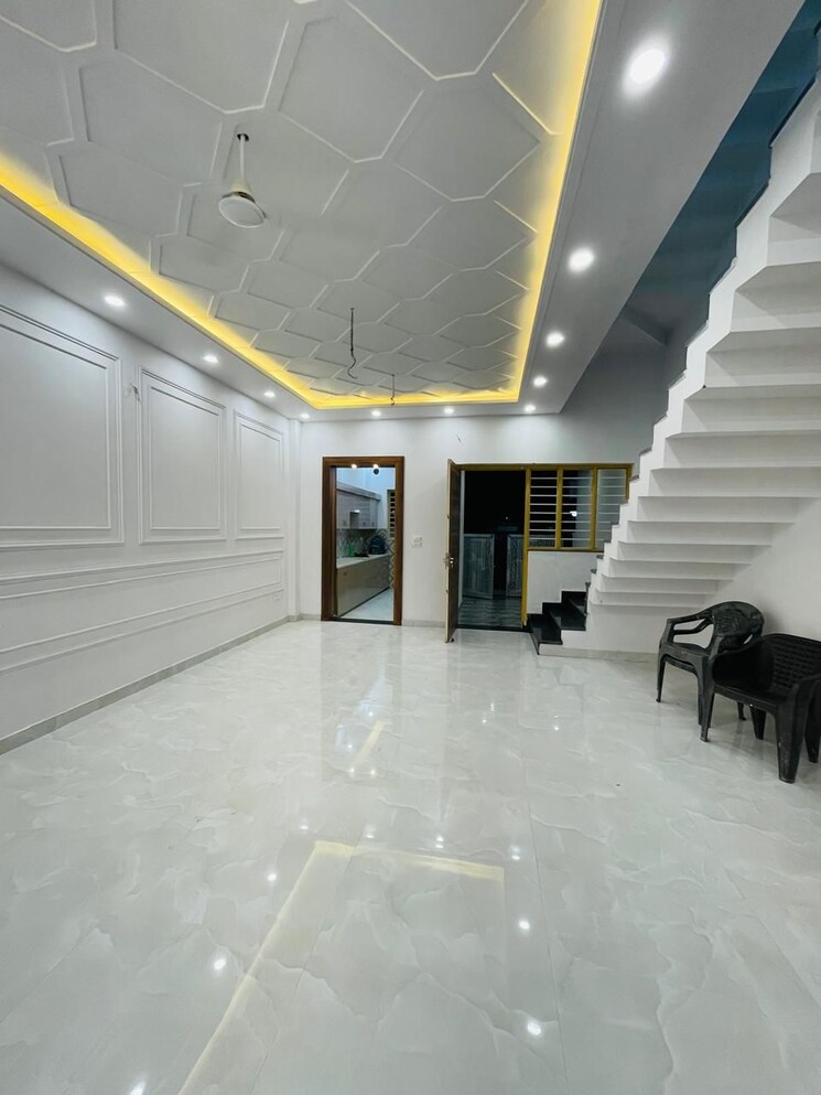  Parking, sahastradhara 3.5 Bedroom 120 Sq.Yd. Villa In Sahastradhara Dehradun 8388115