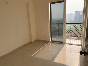Room in 2 BHK Apartment at Suncity Avenue 102, Sector 102 – for Rent