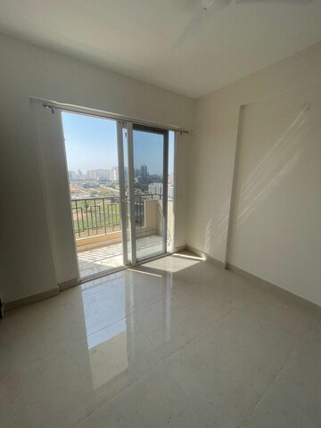 Room in 2 BHK Apartment at Signature Orchard Avenue 2, Sector 93 – for Rent