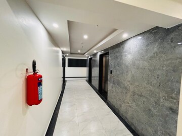 Room in 2 BHK Apartment at Amanora Gold Towers, Hadapsar – for Rent
