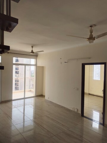Room in 4 BHK Penthouse at Vip Road – for Rent