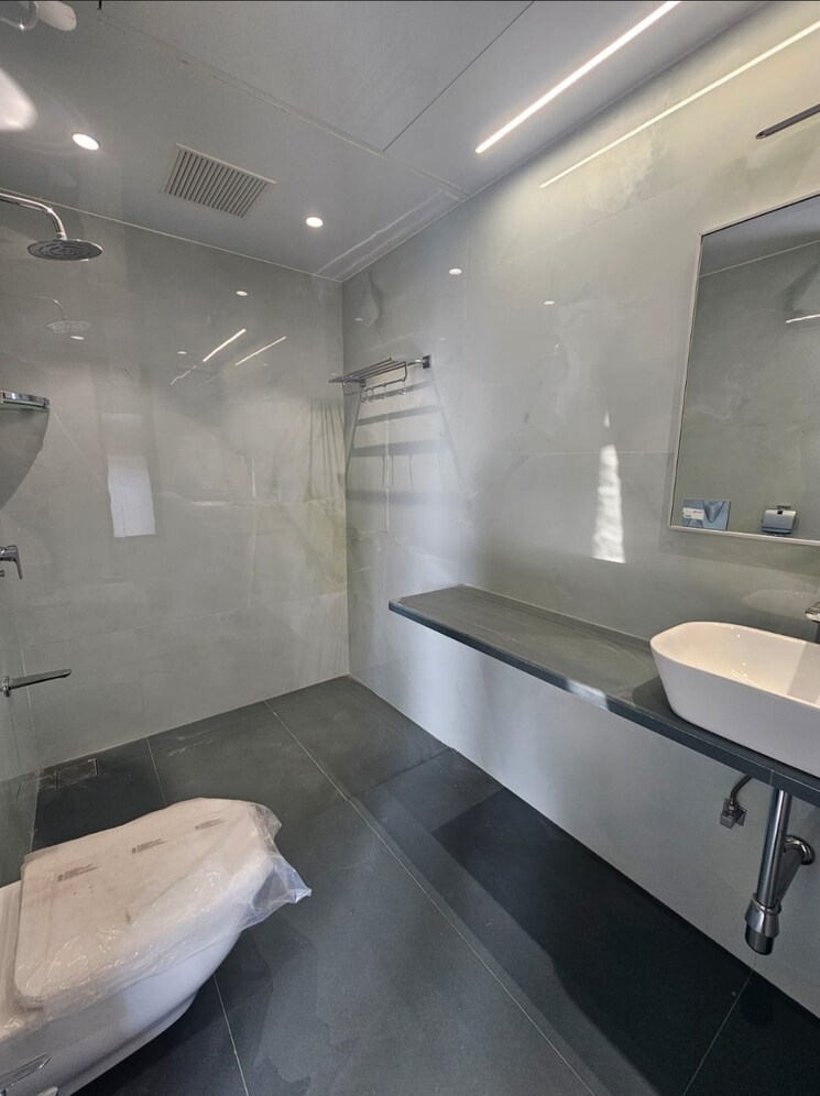 Bathroom, aum-nirvan 4 Bedroom 2400 Sq.Ft. Apartment In Khar West Mumbai 8388382