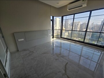 Room in 4 BHK Apartment at Aum Nirvan, Khar West – for Rent