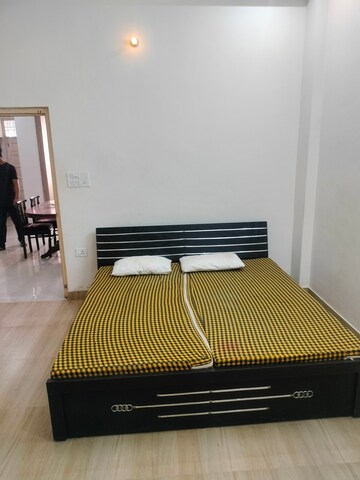 Bedroom in 2 BHK Builder Floor at Kamta – for Rent