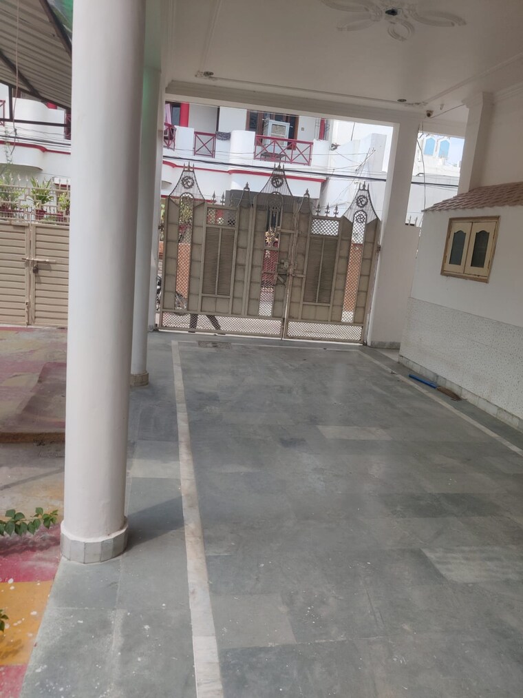  Parking, indira nagar 6+ Bedroom 2800 Sq.Ft. Independent House In Indira Nagar Lucknow 8388510