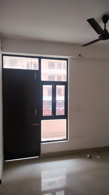 Room in 2 BHK Apartment at Sector 33 – for Rent