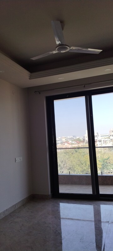 Building Lobby in 3 BHK Builder Floor at Unitech South City II, Sector 50 – for Rent