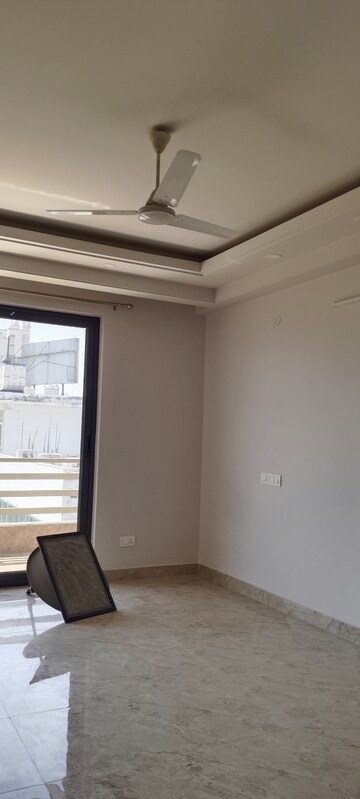 Room in 3 BHK Builder Floor at Unitech South City II, Sector 50 – for Rent
