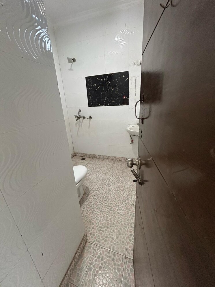 Bathroom, sector 41 3 Bedroom 1800 Sq.Ft. Builder Floor In Sector 41 Faridabad 8388706