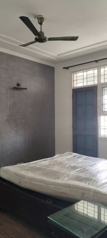 Room in 3 BHK Builder Floor at Unitech South City II, Sector 50 – for Rent