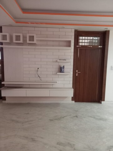 Room in 4 BHK Builder Floor at Shakti Khand iv – for Rent