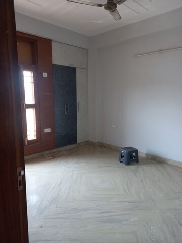 Room in 4 BHK Builder Floor at Shakti Khand iv – for Rent