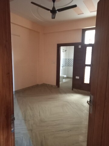 Room in 4 BHK Builder Floor at Shakti Khand iv – for Rent