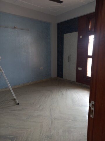 Room in 4 BHK Builder Floor at Shakti Khand iv – for Rent