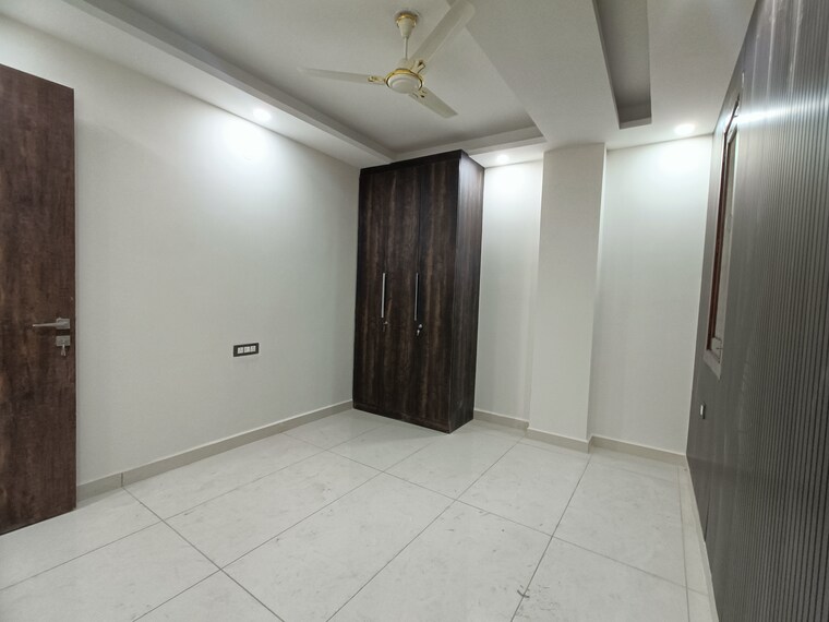 Room, dwarka mor 3 Bedroom 135 Sq.Yd. Builder Floor In Dwarka Mor Delhi 8388797