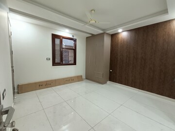 Room in 3 BHK Builder Floor at Dwarka Mor – for Sale