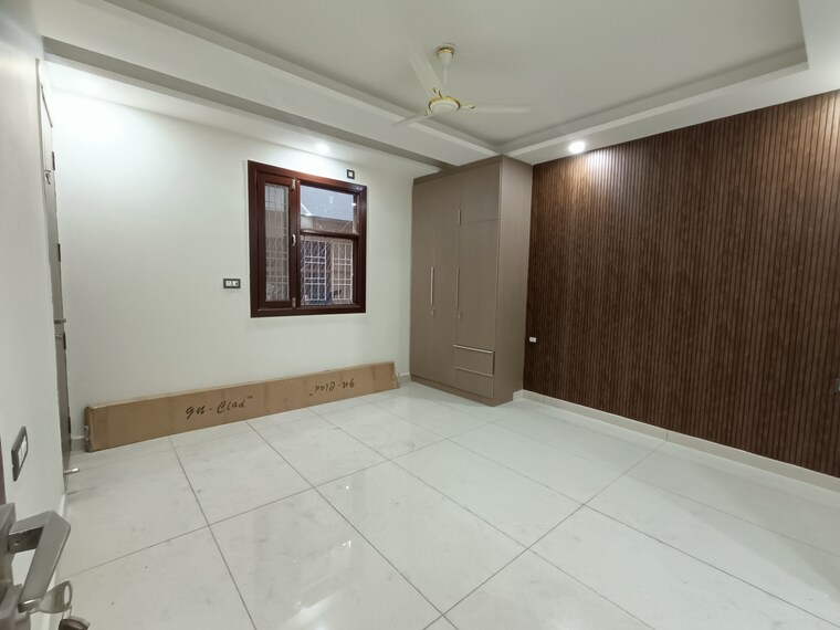 Room, dwarka mor 3 Bedroom 135 Sq.Yd. Builder Floor In Dwarka Mor Delhi 8388797